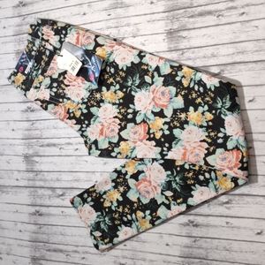 NWT Shylo Floral Denim Jeans